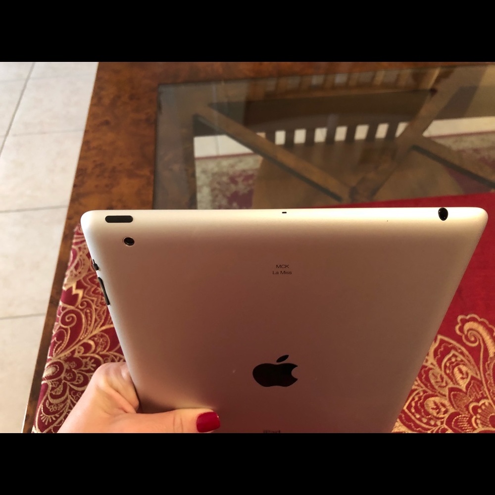 Ipad 2nd Generation. Great Condition! - image 4
